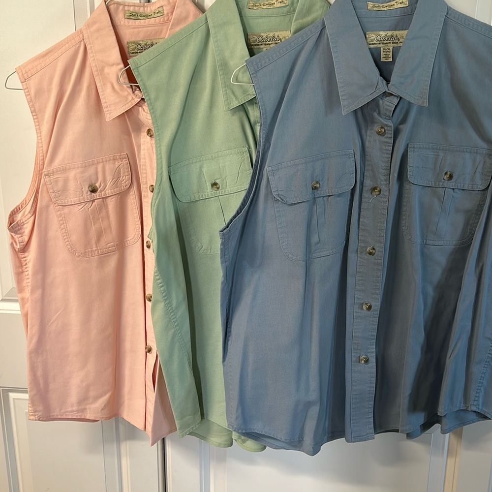 3 Ladies Cabela’s XL/XL short sleeved shirts two front pockets like new
